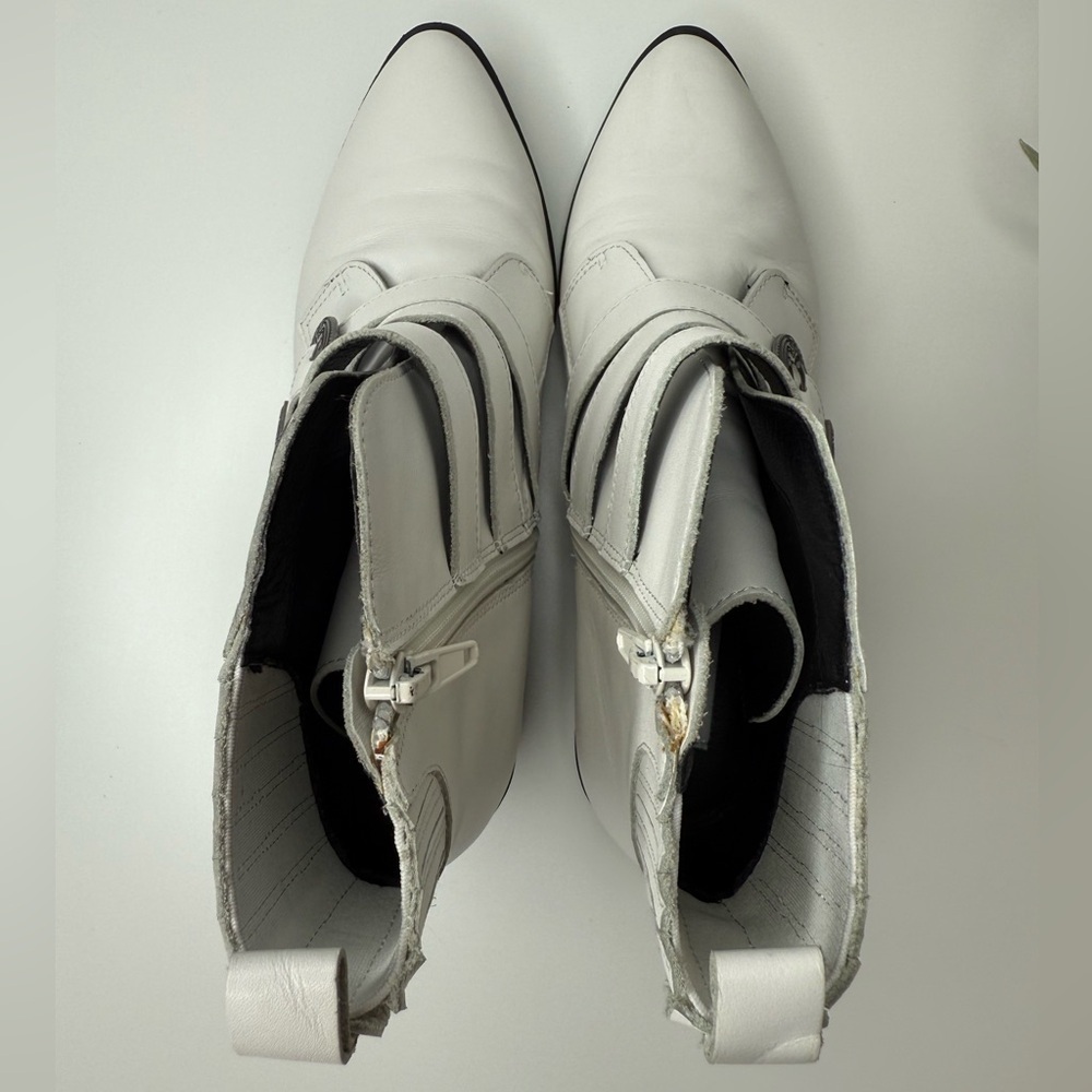 Steve Madden Bark White Leather Belted Ankle Booties Size 7.5M Streetwear Moto - Picture 7 of 15